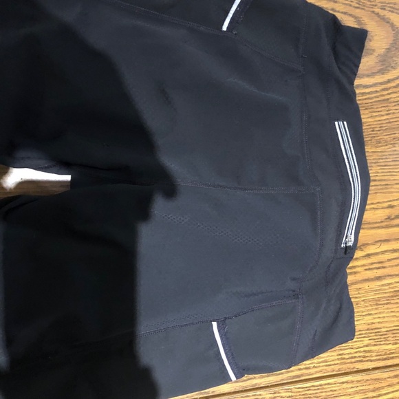 🌸 ATHLETA 🏋🏻‍♀️ Capri reflective -M - pockets - Picture 6 of 6